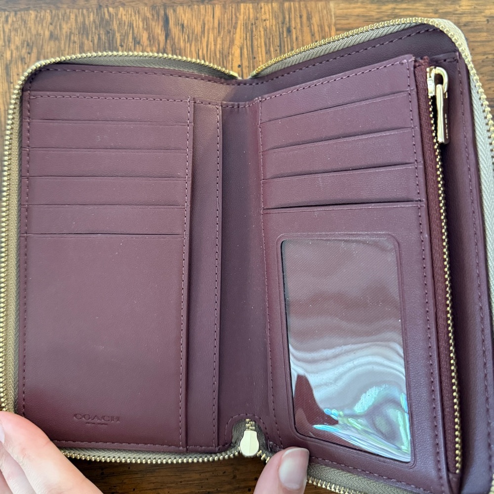 COACH - Beige Leather Zip Wallet - Picture 3 of 3